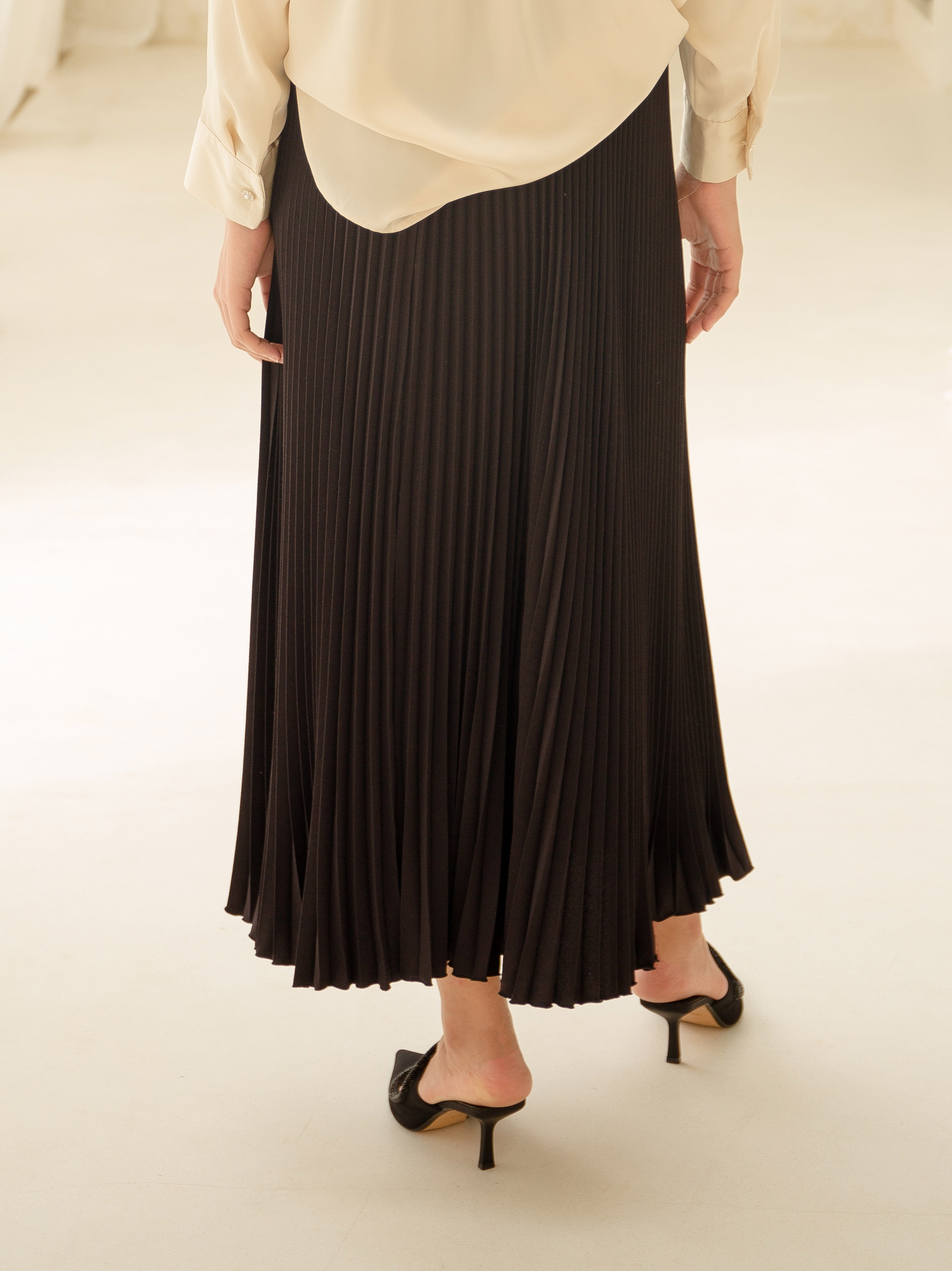Vania Pleats Skirt Black